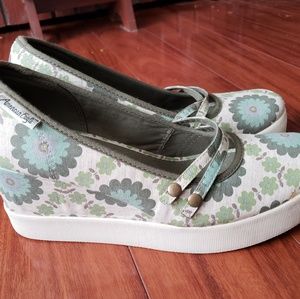 American Eagle Flowered Wedges
